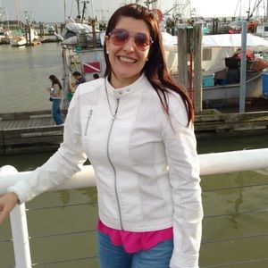 Meet your Posher, Flory